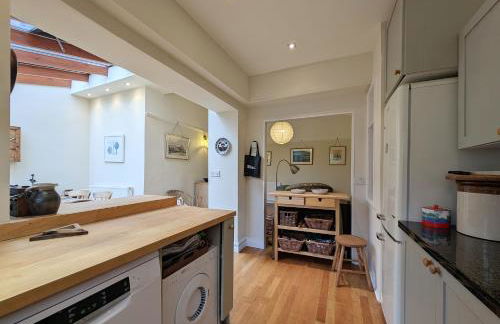 Charming 3 Bedroom Home in Jesmond - Pass the Keys - Photo 12