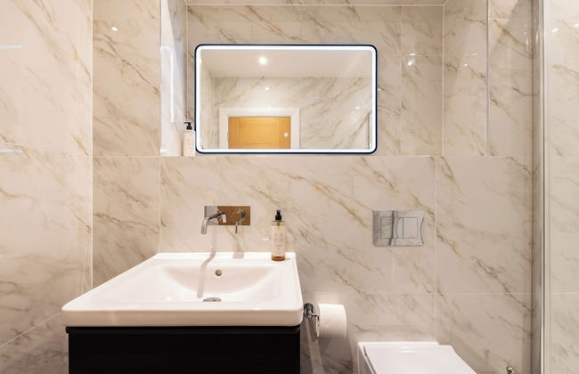 Staines Riverside by Charles Hope - Photo 31