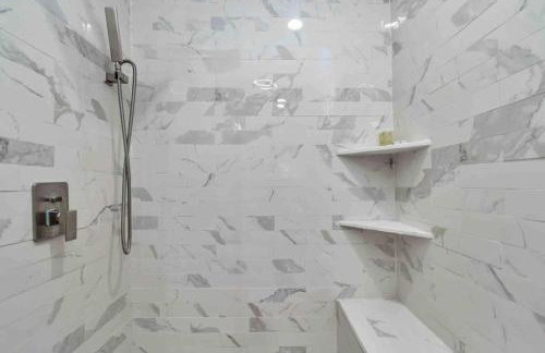 Prolific Red Luxe: Private Deck + Stylish Living - Photo 24