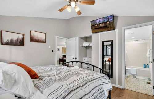 Two Cabins Retreat in Woods Resort - Dog-Friendly - Foto 70