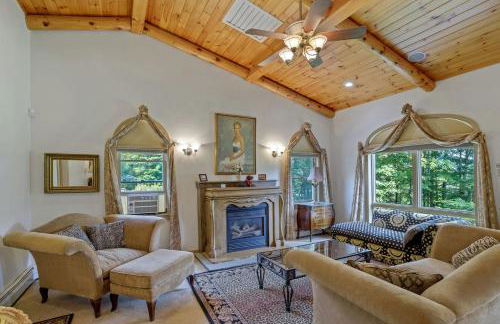 Spacious Villa Rental with a Pool for a Large Group near Catskill Mountains, New York - Photo 30