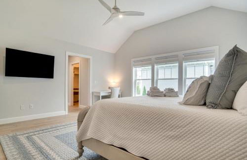 2 Mi to Public Beach! Cape Cod Gem with Fire Pit - Foto 12