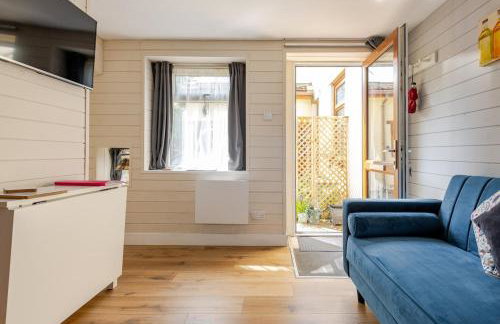 The Scullery - a quirky annex with wood fire - Foto 29