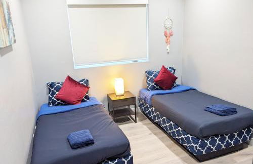 Lucky Charm 4 Bedroom Mid-City Apartment - Photo 4