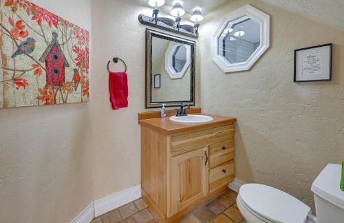 Large Home with Indoor Basketball Court and Game Room! - Foto 33