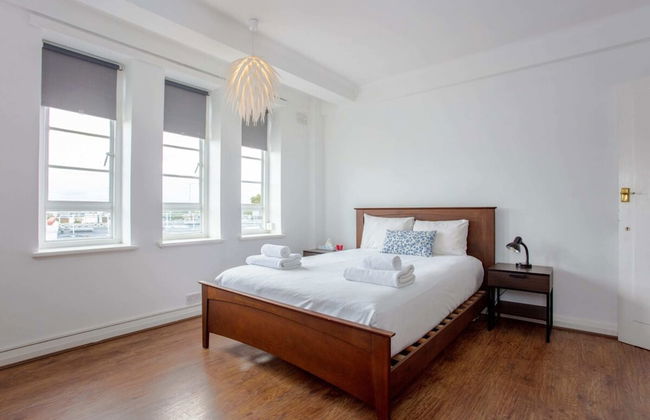 Contemporary 2 Bedroom Flat in Bayswater - Photo 2