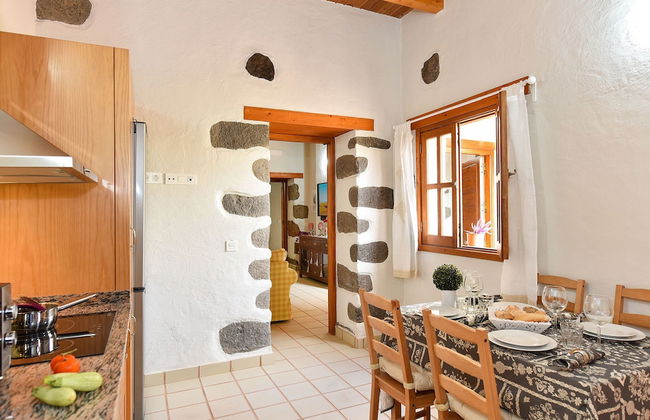 Authentic Holiday Home, Ground Floor Level, With Private Pool and Large Terrace - Foto 5