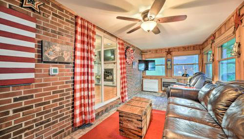 Charming Lakefront Home with Grill and Fire Pit! - Foto 4