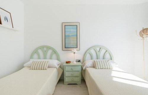 SEA VIEW & BEACH ACCESS - Center - Parking - Photo 24