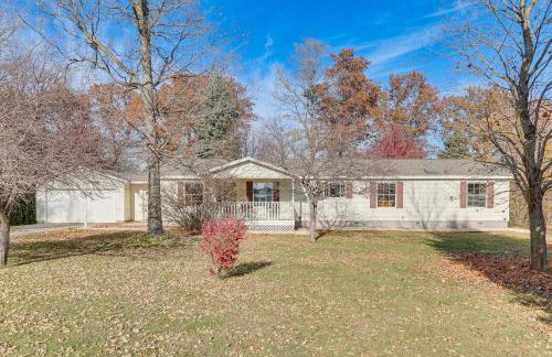 8 Mi to Dtwn Rochester Peaceful Home with Deck! - Foto 1
