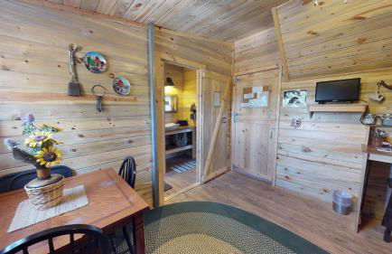 Canyonlands Barn Cabin with Loft, Full Kitchen, Dining Area for Large Groups - Photo 48