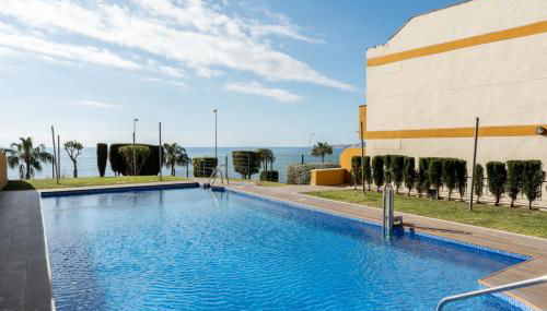 Beachside Retreat with Private Terrace - Foto 3