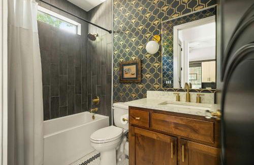 Modern Home with Casita - Balcony & Mins to DT ATX - Foto 18