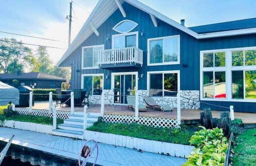 Unforgettable 4 bedroom 3 bath waterfront cabin - Photo 25