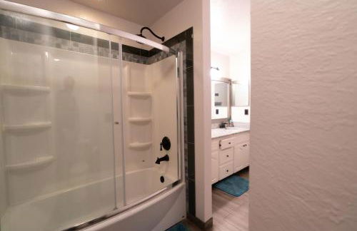 Spacious 4-bedroom 2-bath Abode - Foto 19