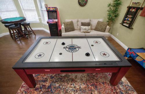 DFW Family Fun Retreat Game Room Pool Table Air Hockey Arcade Work Space Grill BBQ Firepit - Foto 17