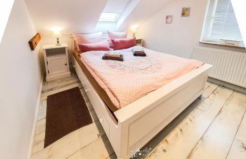 Friendly Home - "Helles Dachstudio" Köln Bonn Phantasialand - Foto 15