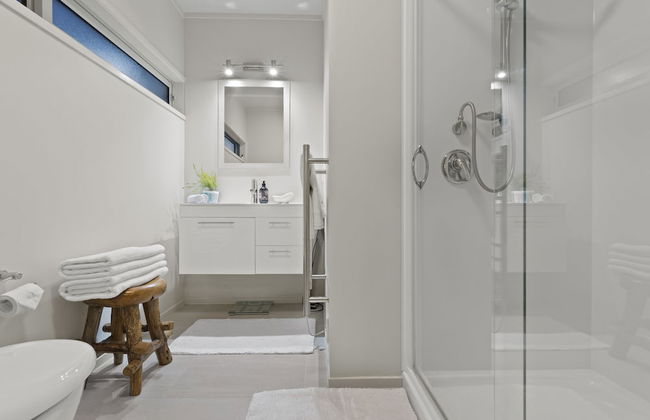 Hilltop Country Retreat with Seaviews - Foto 28