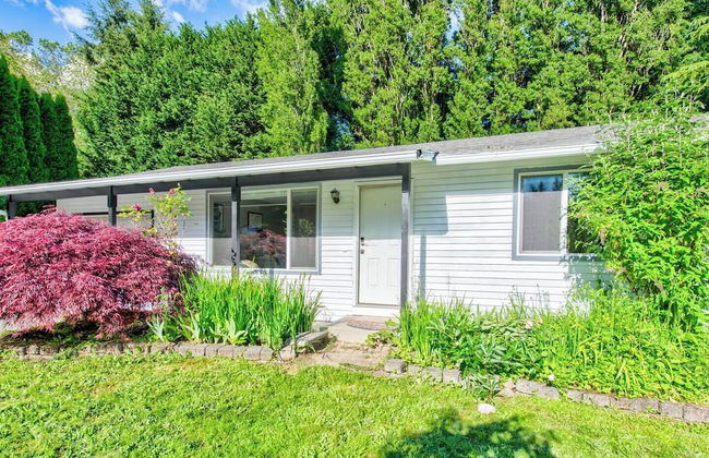 Cheerful Kirkland Home w/AC Big Yard, Walk to Beach - Photo 25