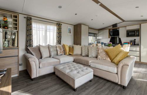 Peaceful Lake Retreat - Fishing Lakes, Heated Outdoor Swimming Pool 500yrds on Sister Park , Pool Open April to September - Foto 9