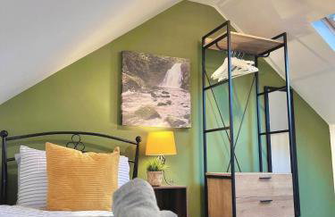 Ideal 4-bed home sleeps 7 - Nr Trafford Ctr & M60 - Foto 9