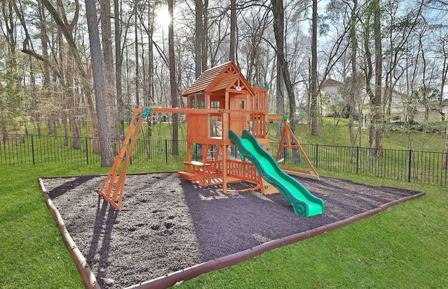 7BR Lakefront Haven Pool Hot Tub Gated 4acres - Foto 78