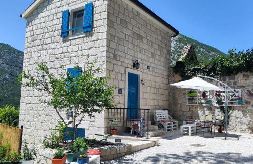 Vintage stone house ELDO with jacuzzi, in Podaspilje, Omiš - Foto 1