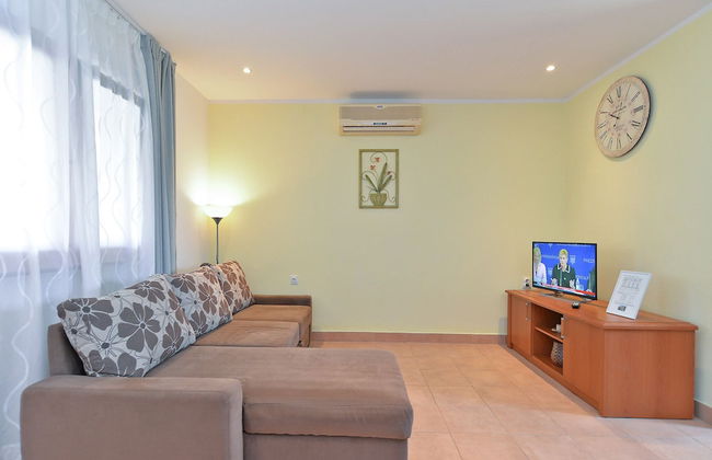 Apartment 669 - Photo 16