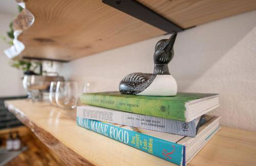 Centrally Located Cozy Modern Home in Bethel - Foto 8