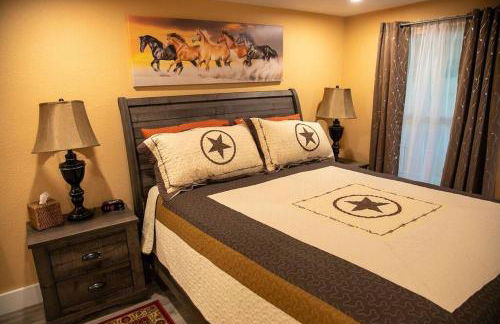 StockYards! Less than 4 minutes-Sleeps 8-Lee House - Foto 45