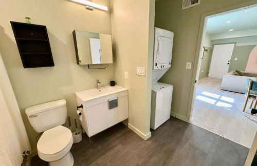 CUTE 1 BR Basement Apt Near Shops, Park - Foto 11