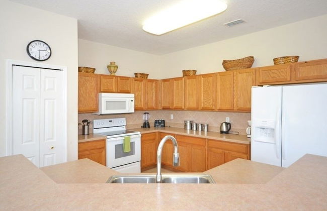 Corvina Villa 5 Bedroom Home by RedAwning - Photo 12