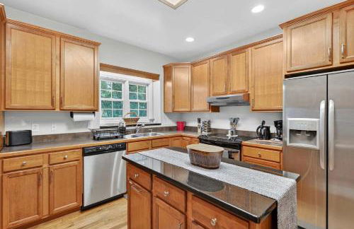Screened Porch w Swing, Fire Pit, Grill & Deck - Photo 17
