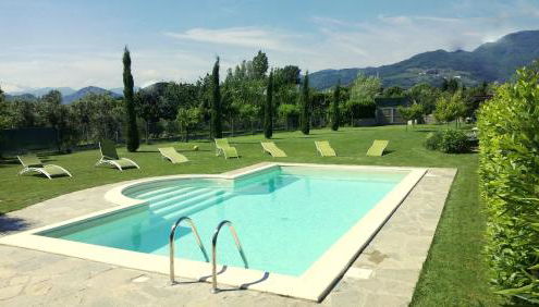 Villa In Lucca Placed in a Residential Area, all Services Nearby - Foto 2