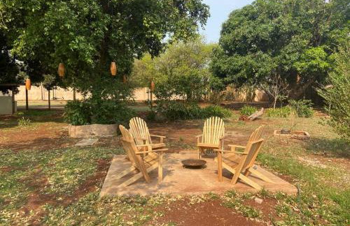 Bangalô com piscina e privacidade a 6 km do centro - Foto 32