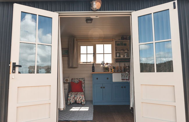 Dog Friendly Shepherd's Hut, Perfect for Couples - Photo 44