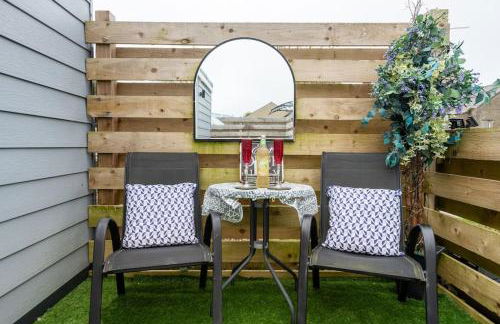 Adorable private couples retreat with hot tub - Photo 10