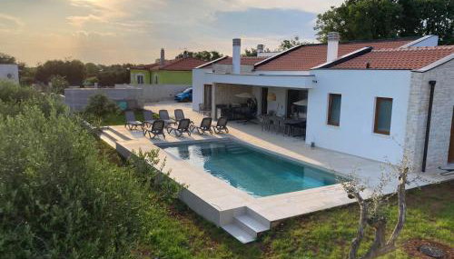 Villa San Zusto, 1600 m2 plot area, heated pool with hydromassage zone - Foto 2