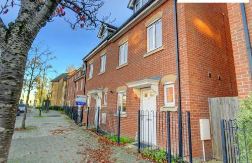 LARGE 4 Bedroom Semi-Detached House Sleeps 7 By Klarok Short Lets & Serviced Accommodation - Foto 43