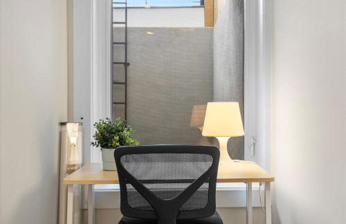 Central 2-BR City Sanctuary - Commuter-Friendly - Foto 19