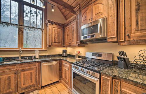 Hot Tub and Mtn Views! All-Season Escape in Franklin - Foto 8