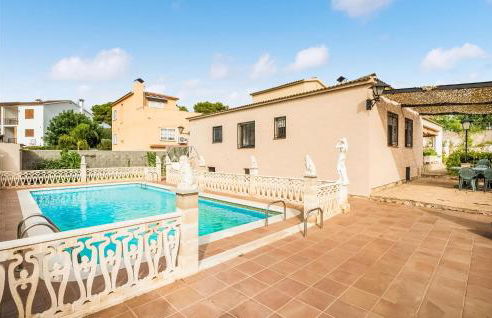 5 Bedroom Stunning Home In Roda De Berà - Foto 1