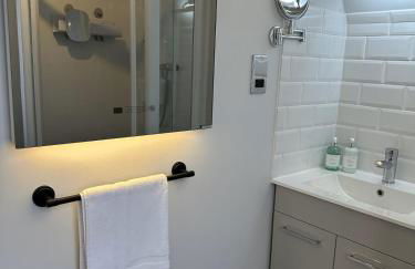 Central Location and Stunning Views - Foto 13