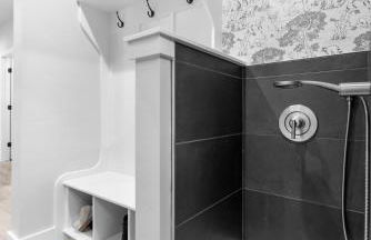 New Mountain Bluebird - walk to lake, golf, and town - game rm - family friendly - sleeps 14 - Photo 22