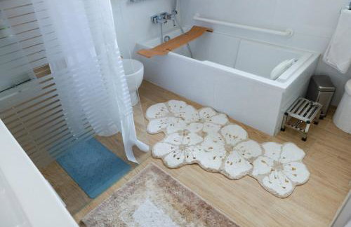 Beautiful renovated luxury apartment terrace parking - Photo 25