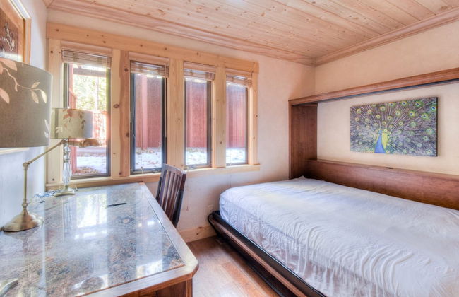 Crystal Shores Villa Lake Views & Hiking - Photo 3