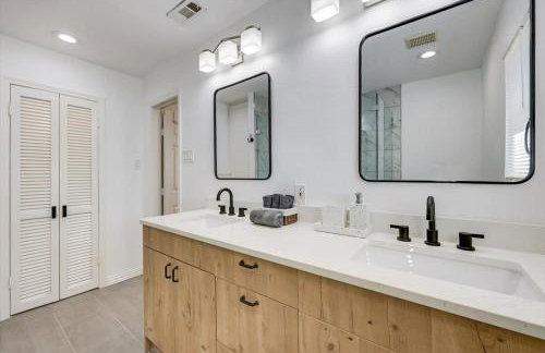 Stunning Dallas Home w Beautiful Yard Big Groups - Foto 21