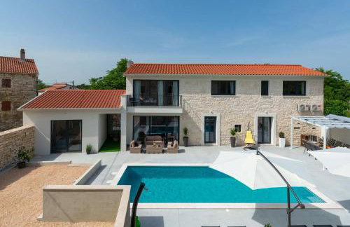 Designer Villa Simone - Modern & Heritage Style with Office - Foto 7