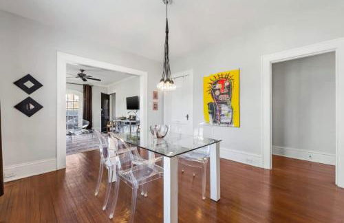 Retro 1BR in Elizabeth with Porch & Eclectic Design - Foto 5