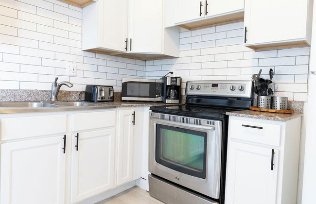 Spacious 4BR Family Home in Detroit Wifi & Parking - Foto 6